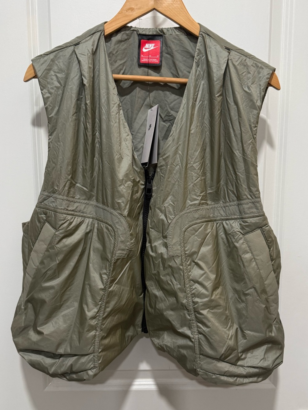 Nike Tech Puffer Vest Loose Fit Olive Green Mens Size Medium HM4262-320 NEW